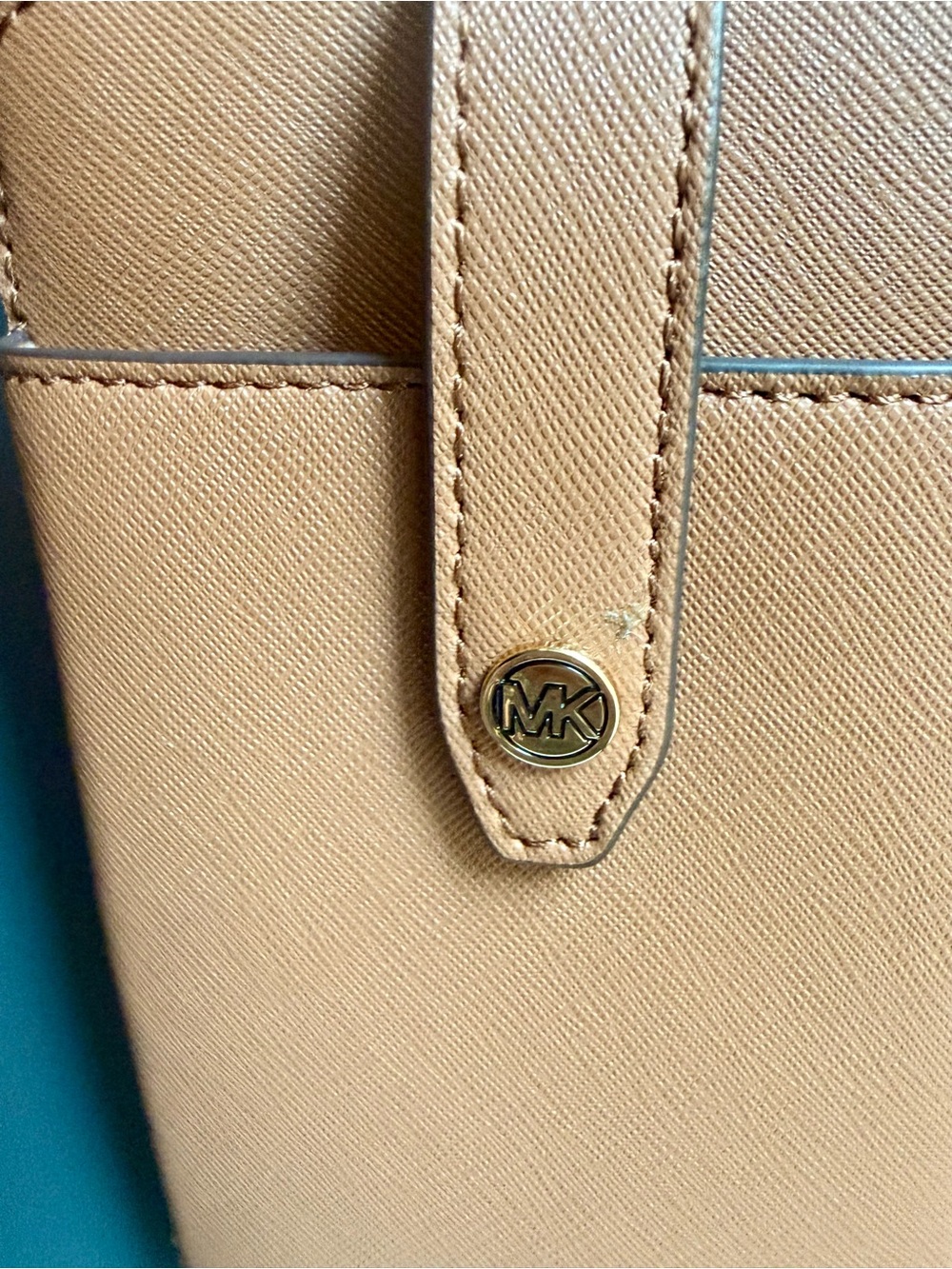 Michael Kors Saffiano Leather Smartphone Crossbody Bag Tan/Gold Hardware - Picture 3 of 7